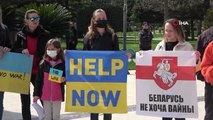 Adana'daki Ukraynalılar birbirlerini sarılarak teselli etti