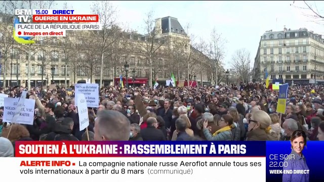 Un rassemblement en soutien aux Ukrainiens débute place de la République à Paris