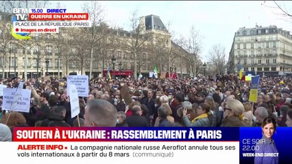 Un rassemblement en soutien aux Ukrainiens débute place de la République à Paris