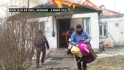 Ukraine: des tirs d'obus russes réduisent une maison en cendres près de Kiev