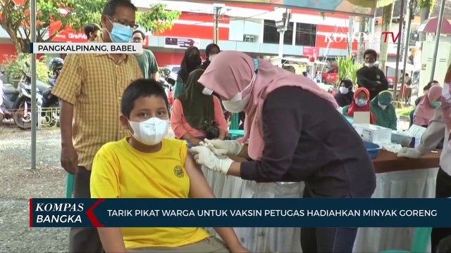 Tarik Pikat Warga Pangkalpinang untuk Vaksin, Petugas Hadiahkan Minyak Goreng