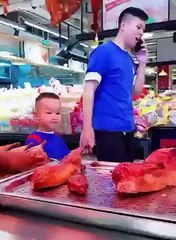 देखिए इस छोटे से बच्चे ने किया कमाल