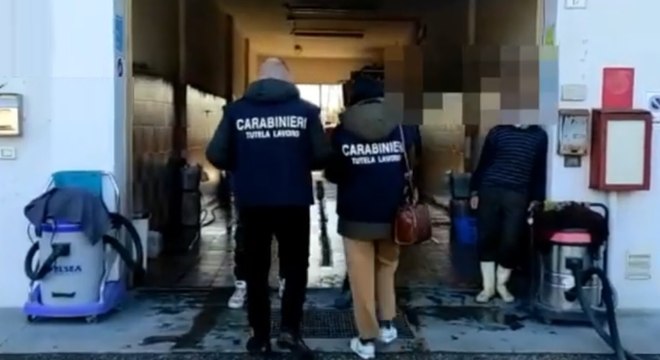 Pesaro - Sfruttamento del lavoro in autolavaggi: dopo gli arresti scattano i sequestri (05.03.22)