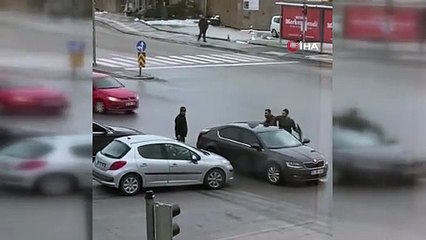 Trafikteki çekiçli saldırgan tutuklandı