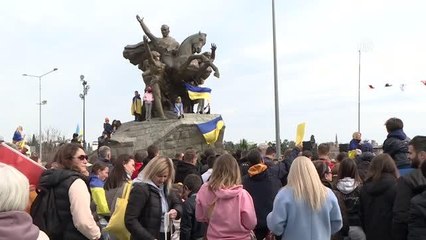 Ukraynalılar Rusya'nın saldırılarını protesto etti
