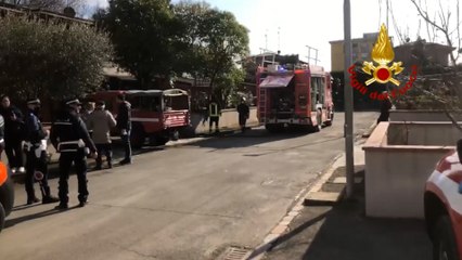 Video herunterladen: Incendio Castelfranco Emilia, il video dell'intervento dei Vigili del fuoco