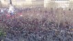 Soutien à l'Ukraine: les images des milliers de personnes rassemblées place de la République à Paris