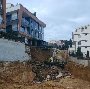Darıca'da inşaat temeli kazısında istinat duvarı çöktü, 5 daire boşaltıldı