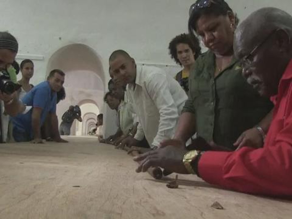 Cuban rolls 90m cigar to mark Fidel Castro's 90...