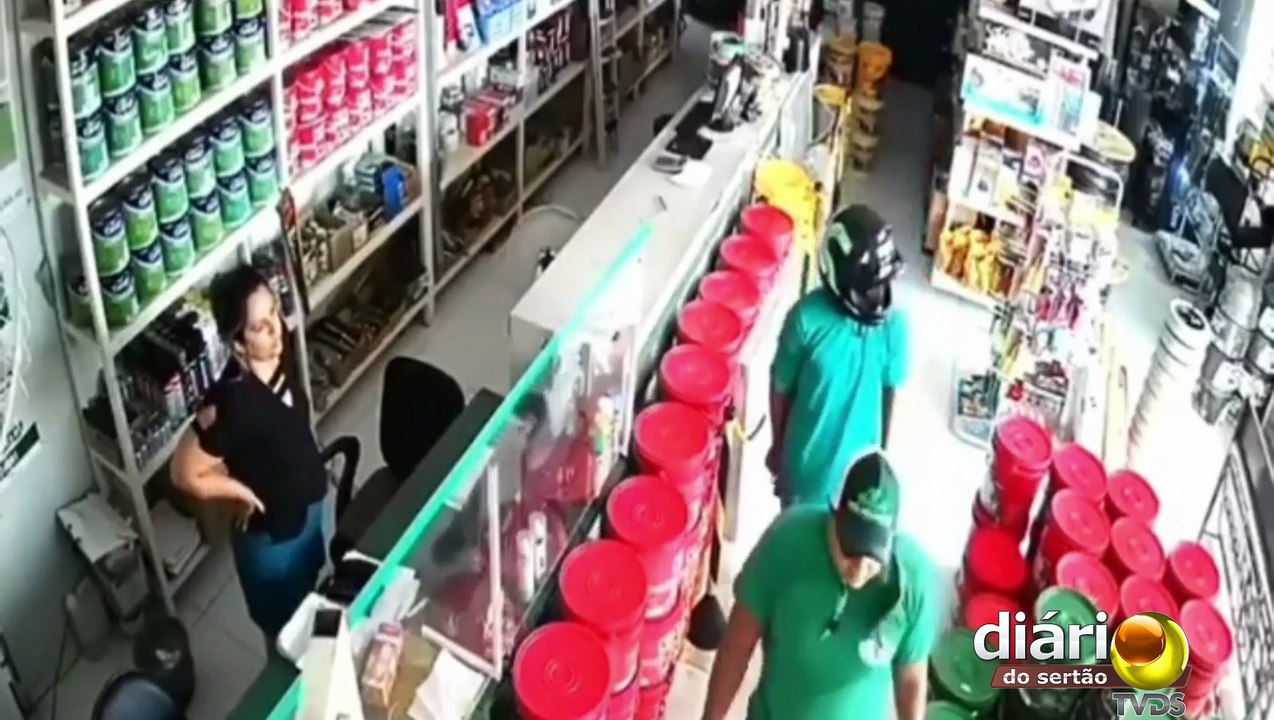 Dois homens armados invadem loja em Sousa, ameaçam funcionários de morte e levam todo dinheiro