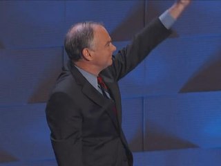 Tim Kaine accepts VP nomination, slams Trump