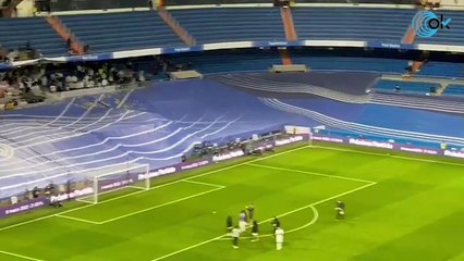 Los jugadores del Real Madrid volvieron a saltar al césped para conjurarse antes del PSG