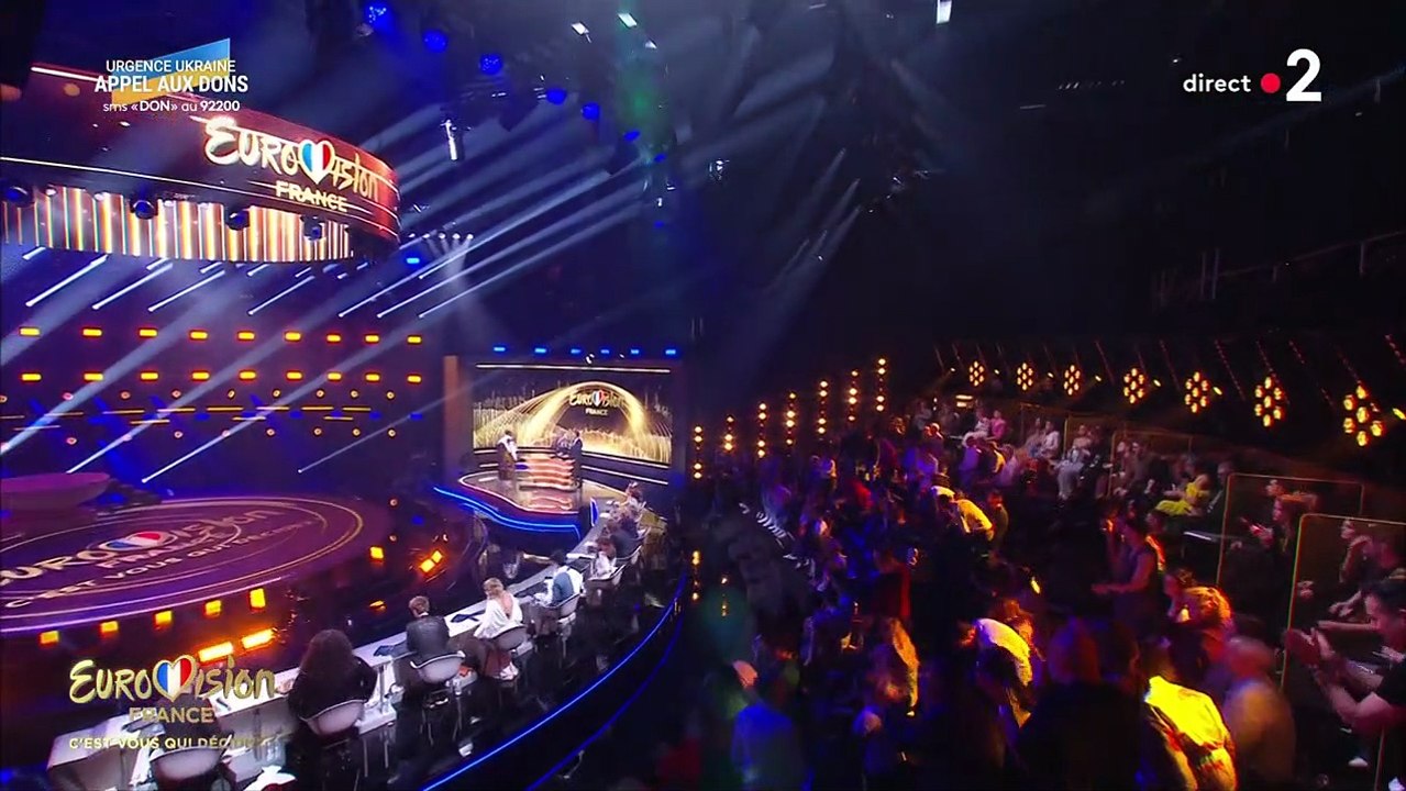 "Ca va finir en baston générale" : Yseult et Nicoletta s'écharpent sur le plateau d''Eurovision France'