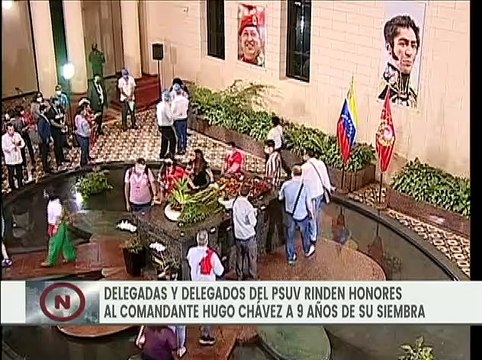 Delegadas y delegados nacionales e internacionales rinden honores al Cmdte. Hugo Chávez en el 4F