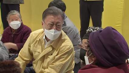 문 대통령, 산불 피해 현장 방문...이재민 위로 / YTN