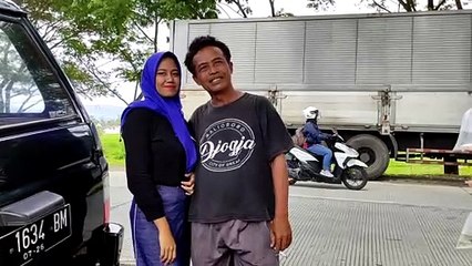 Viral Kakek Ali 60 Tahun Nikahi Silvia Cantik 19 Tahun, yang Jomblo Ngiri