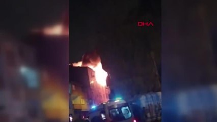 Son dakika haberi | İSTANBUL-ESENLER'DE ÇATI KATINDA ÇIKAN YANGINDA 3 BİNA HASAR GÖRDÜ