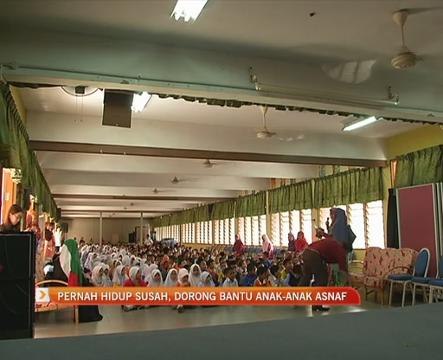 A housewife who was once poor is now helping a group of orphans