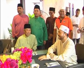 Muhyiddin Yassin, Mukhriz Mahathir dipecat