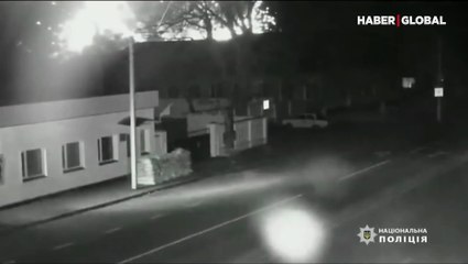 Ukrayna'da 25 evin yıkıldığı ve bir sivilin öldüğü saldırı kamerada