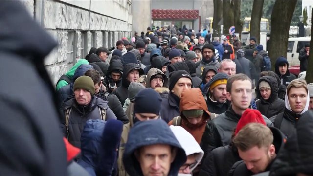 الغزو الروسي لأوكرانيا: روسيا تدمر قاعدة جوية بالصواريخ.. وأوكرانيا تعلن مقتل 11 ألف جندي روسي