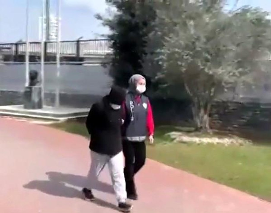 Son dakika 3. sayfa: Başkasının kartlarını kullanarak alışveriş yapan şahıslar yakalandı... Alışveriş anları kamerada