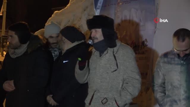 Eksi 10 derecede açık alanda film keyfi... Kar Kırmızı filminin galası Milli egemenlik parkında Kardan Perde Film Festivali'nde yapıldı