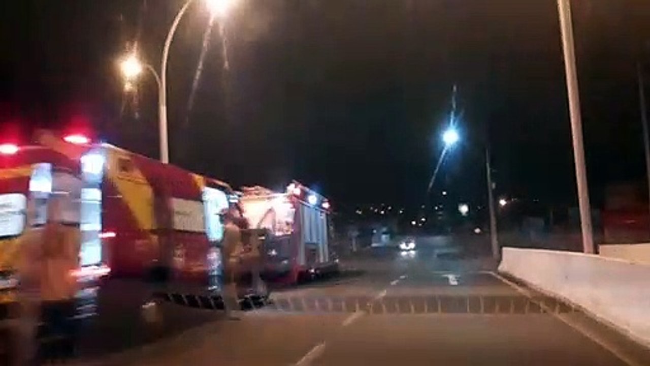 Pessoa em situação de risco mobiliza efetivo do Corpo de Bombeiros no viaduto da PRc-467 no São Cristóvão