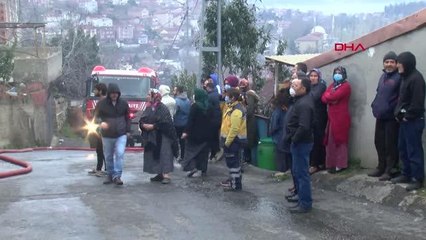 Son dakika gündem: BEYKOZ'DA ÇATI YANGINI MAHALLELİYİ SOKAĞA DÖKTÜ