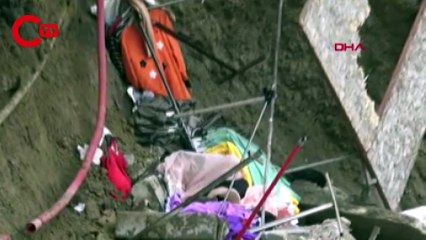 Semt pazarında kaldırım çöktü