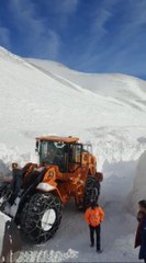 40 GÜN SONRA AÇILAN VAN-BAHÇESARAY YOLUNA YİNE ÇIĞ DÜŞTÜ