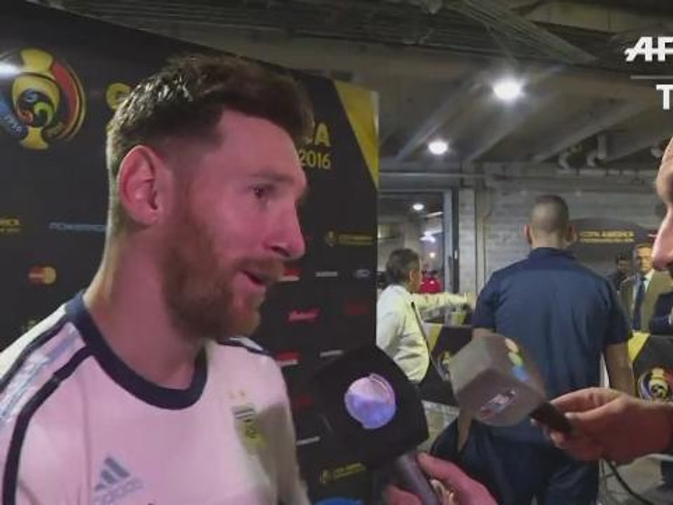 Magical Lionel Messi grabs hat-trick as Argentina romp into quarters