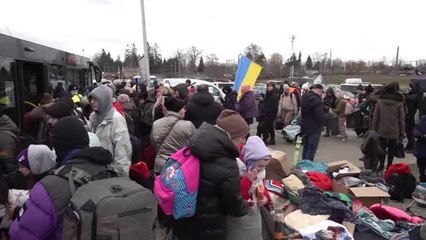Ukraynalı siviller Polonya-Medyka sınır kapısından giriş yapmaya devam ediyor