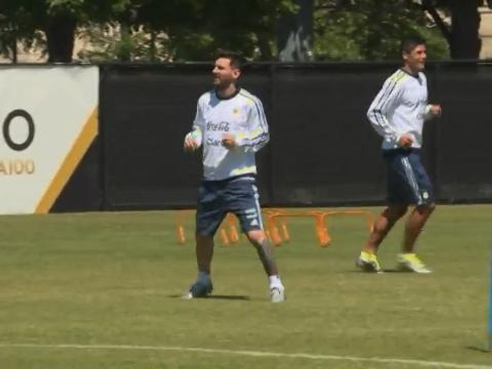 Ailing Messi joins team for full training session in Chicago