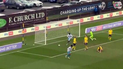 •Guedioura marque d'une grosse patate à l'exterieure de la surface !