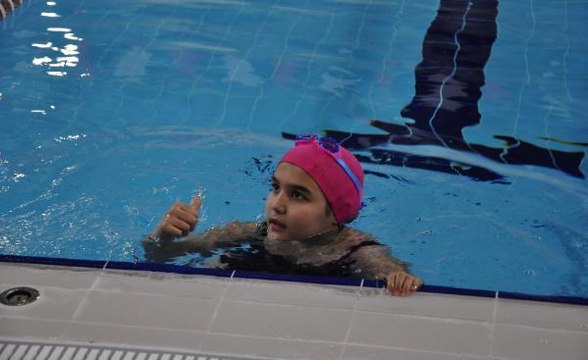 ENGELLİ ASYA YILMADI, YÜZMEDE TÜRKİYE 2'NCİSİ OLDU