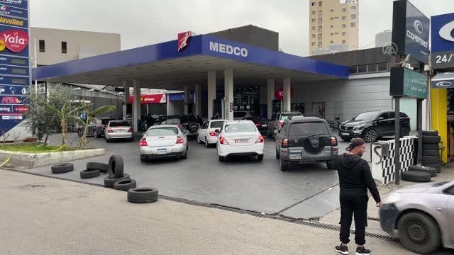 Petrol fiyatlarındaki küresel artış, Lübnan'da benzin istasyonlarında uzun kuyruklar oluşturdu