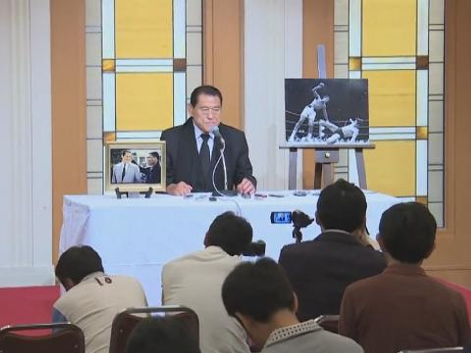 Japanese former wrestler Antonio Inoki pays tribute to Muhammad Ali