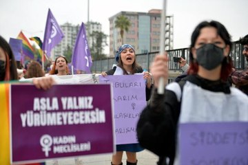 ADANA'DA KADINLARDAN '8 MART' YÜRÜYÜŞÜ