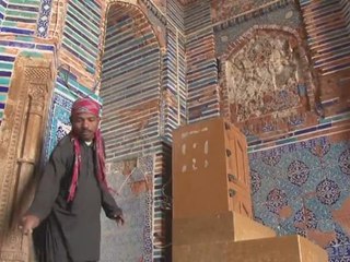 Fading splendour of Pakistani Mughal mosque