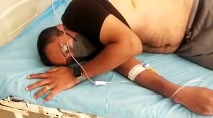 परिवहन उप निरीक्षक पर कुल्हाड़ी व लाठियों से हमला, गंभीर घायल, देखें वीडियो