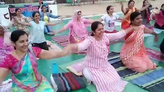 महिला योग शिविर : नियमित अभ्यास से स्वस्थ रहता है तन और मन