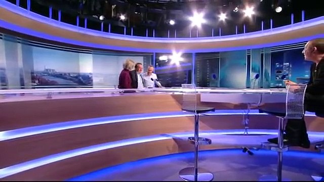 Revoir la surprise faite à Jean-Pierre Pernaut par Jean-Marc Morandini en 2013 sur le plateau de TF1, en direct sur Europe 1 avec Evelyne Dhéliat et Gilles Bouleau