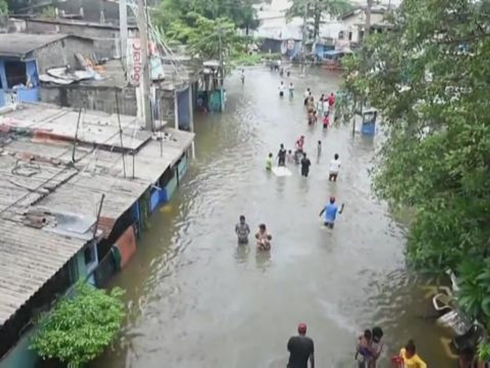 Floodwaters swamp Sri Lanka after torrential rains