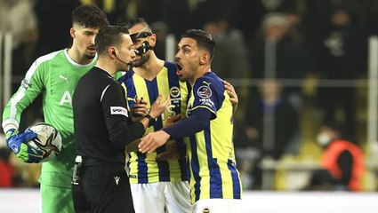 Kadıköy'de Zorbay Küçük'ün kararları Ahmet Çakar'ı çıldırttı: Bu gece Türk hakemliği bitti