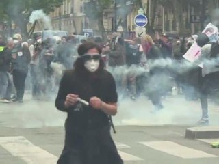 Police use tear gas to stop labour reform rally
