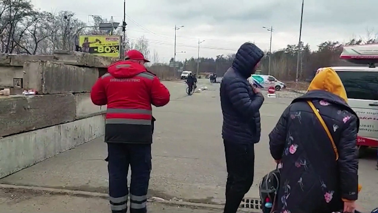 L'inviato di Repubblica sul fronte di Irpin: "I russi bombardano per entrare a Kiev"