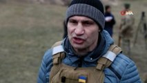 Kiev Belediye Başkanı Kliçko, kenti savunmak için hazırlıklara katıldı