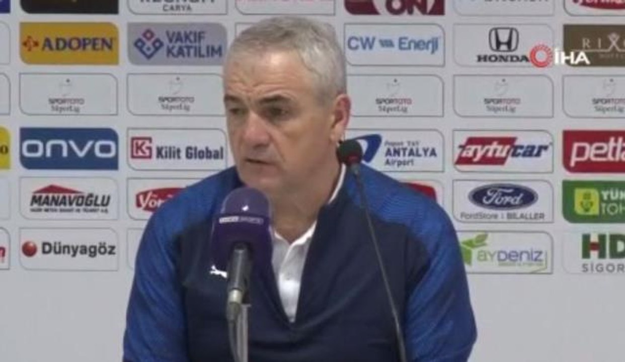 Rıza Çalımbay: "Antalyaspor elinde ne kadar defans oyuncusu varsa oyuna aldı"