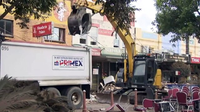 Tennis champion Pat Rafter joins flood clean-up along NSW east coast